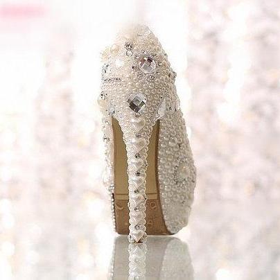 Luxuy Handmade Pearl Crystal Diamond Wedding Shoes..