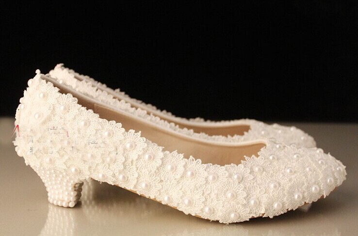 New Arrival White Lace Wedding Dress Shoes low heels Bridal Shoes with Pearls Party Prom Shoes Ladies Wedding Shoes