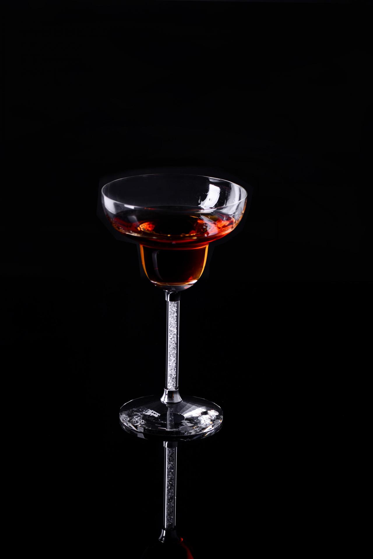 Personlized Crystal Cocktail Glass A Pair With Crystal Base And Moving Crystal Stem 15.1cm Height Party Wine Glass